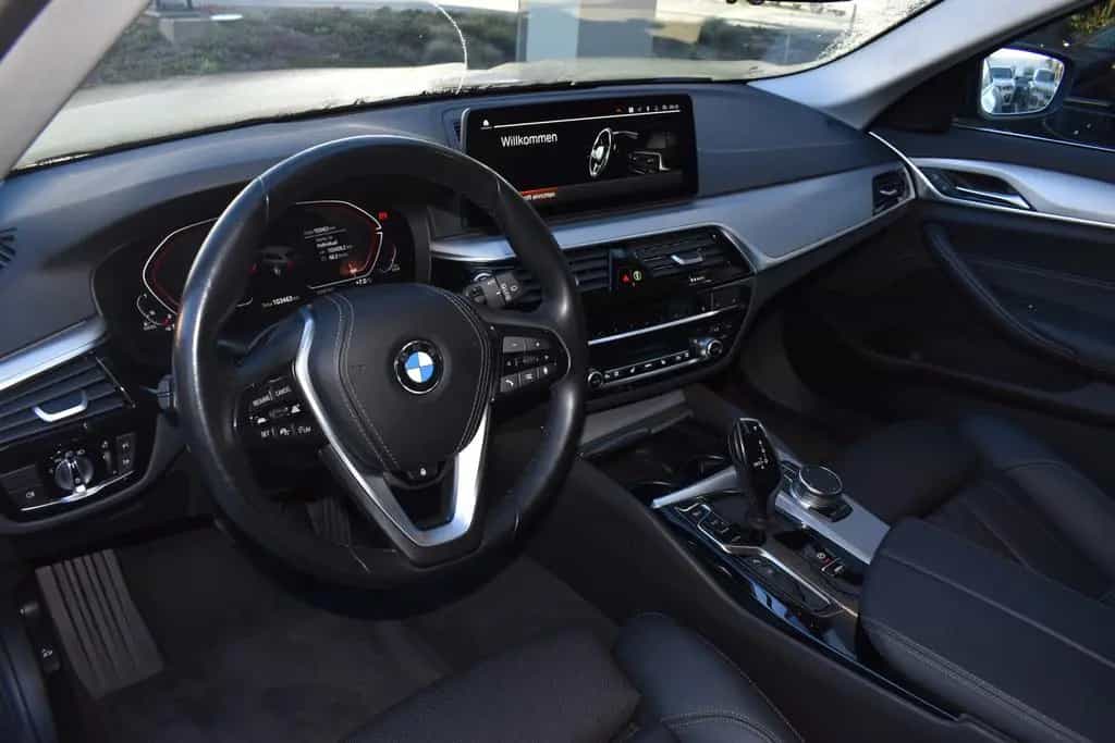 BMW 5 Series 530d xDrive Touring HiFi DAB WLAN ACC + Stop&Go 02/2023-photo-12