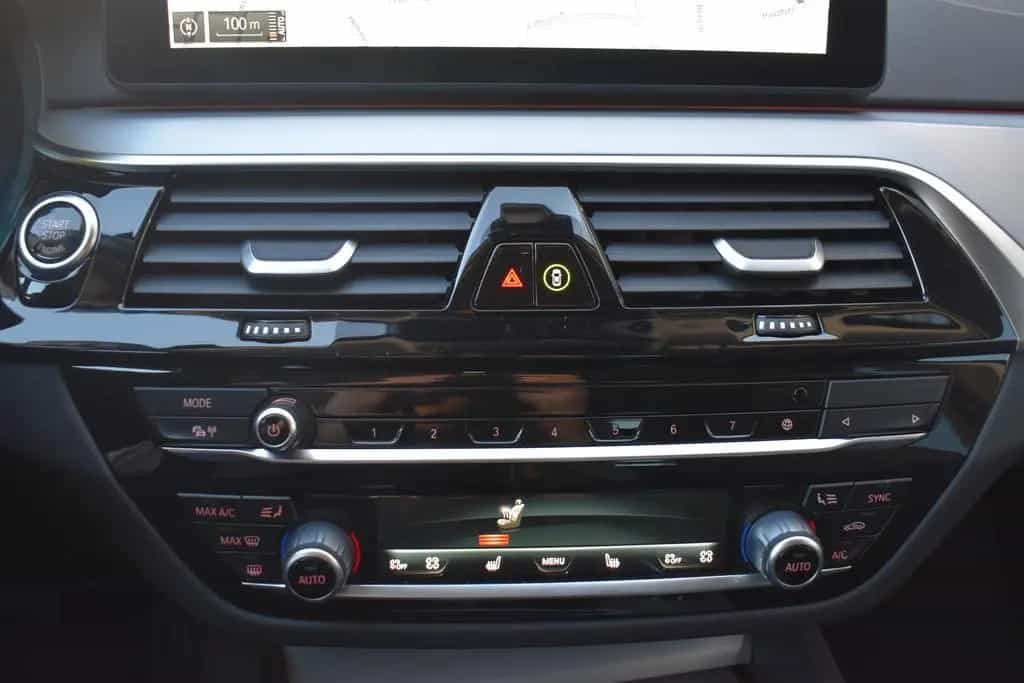 BMW 5 Series 530d xDrive Touring HiFi DAB WLAN ACC + Stop&Go 02/2023-photo-17