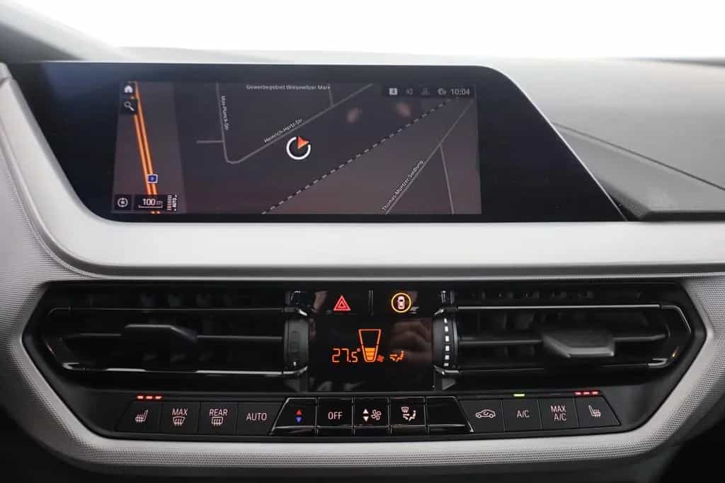 BMW 1 Series 118i Advantage LED Navi Sitzheizung Tempomat PDC 11/2020-photo-10