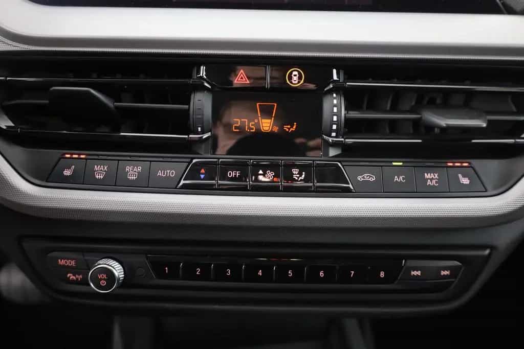 BMW 1 Series 118i Advantage LED Navi Sitzheizung Tempomat PDC 11/2020-photo-11