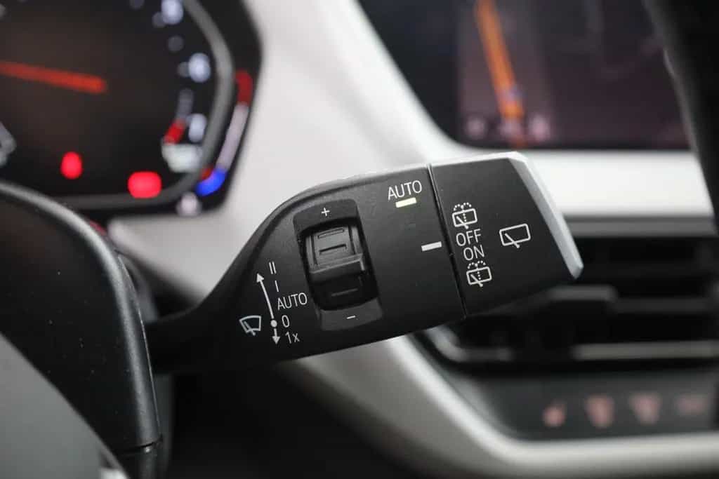 BMW 1 Series 118i Advantage LED Navi Sitzheizung Tempomat PDC 11/2020-photo-18