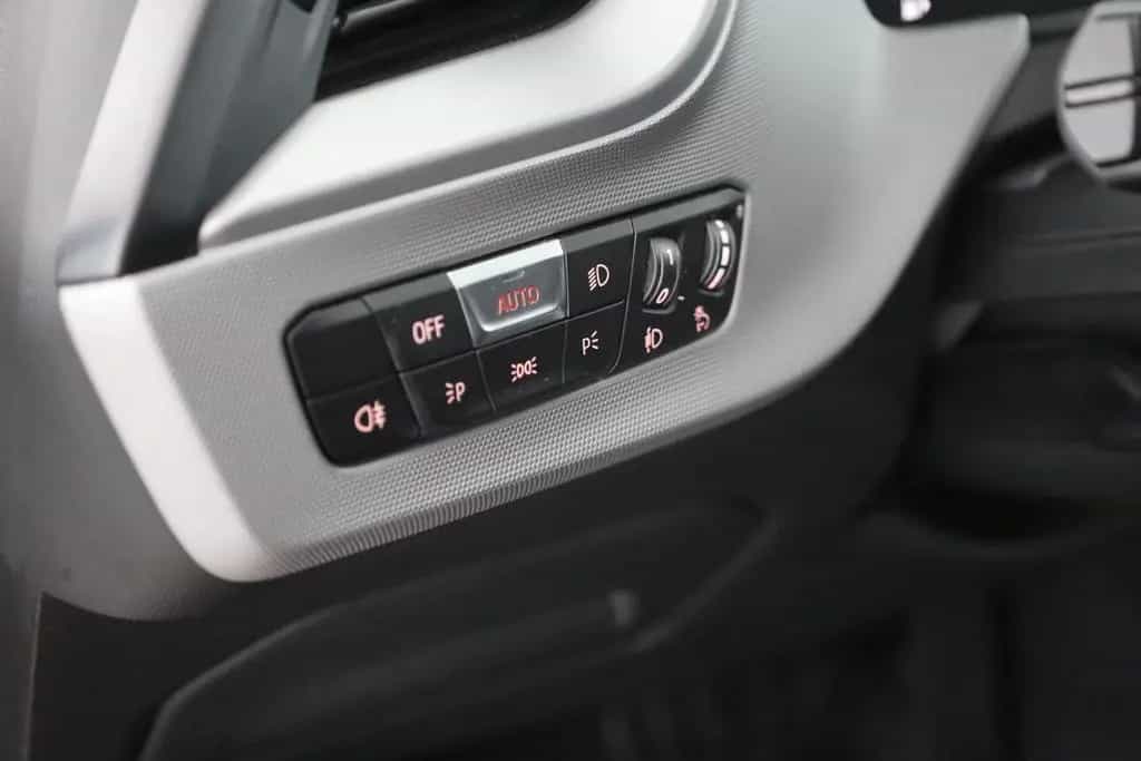 BMW 1 Series 118i Advantage LED Navi Sitzheizung Tempomat PDC 11/2020-photo-19