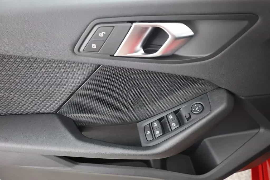 BMW 1 Series 118i Advantage LED Navi Sitzheizung Tempomat PDC 11/2020-photo-20