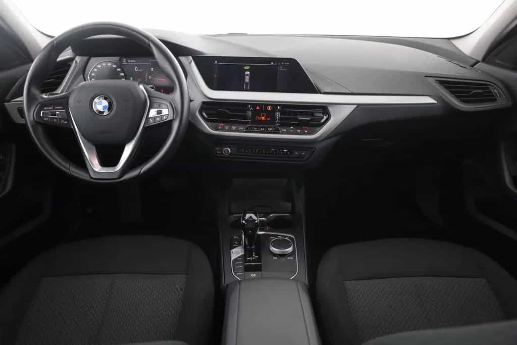 BMW 1 Series 118i Advantage LED Navi Sitzheizung Tempomat PDC 11/2020-photo-8