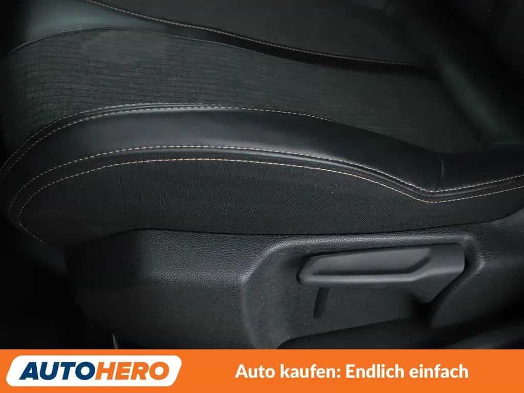 Peugeot 3008 1.6 THP Allure Aut.*NAVI*VC*LED*360* 12/2017-photo-27