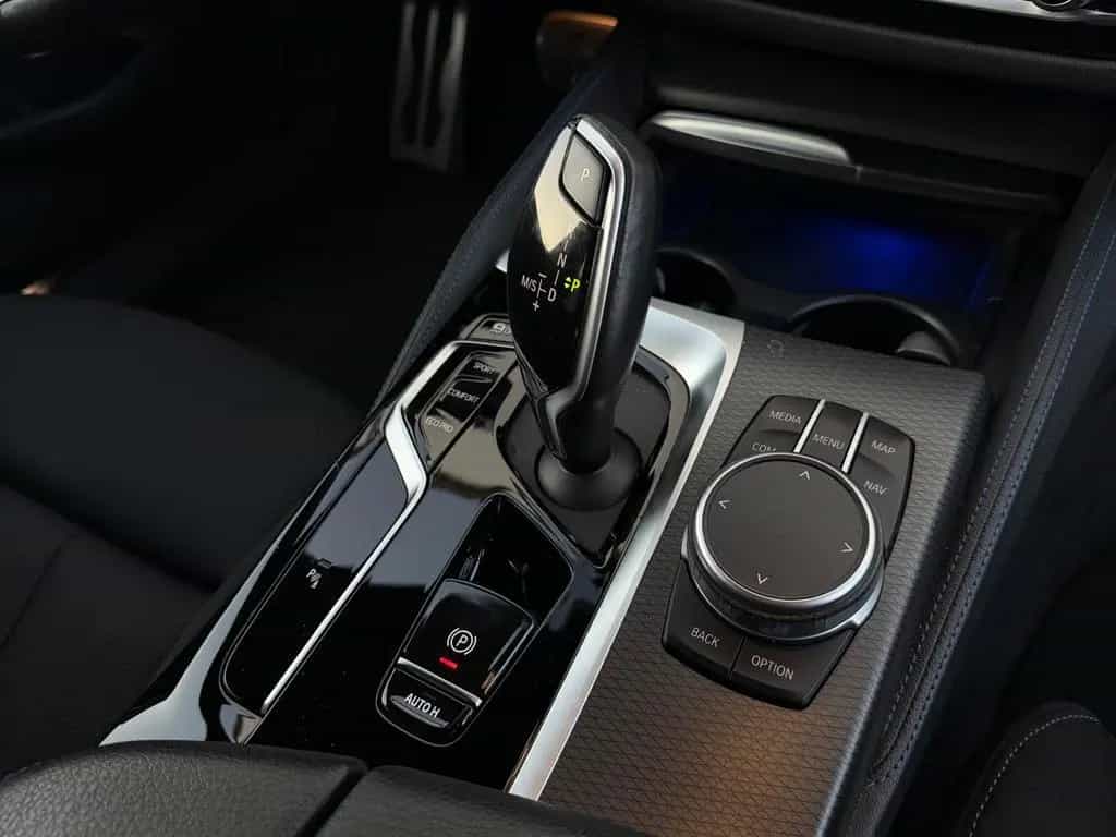 BMW 5 Series 520 M Sport/HUD/Standheizug/HarmanKardon° 02/2022-photo-14