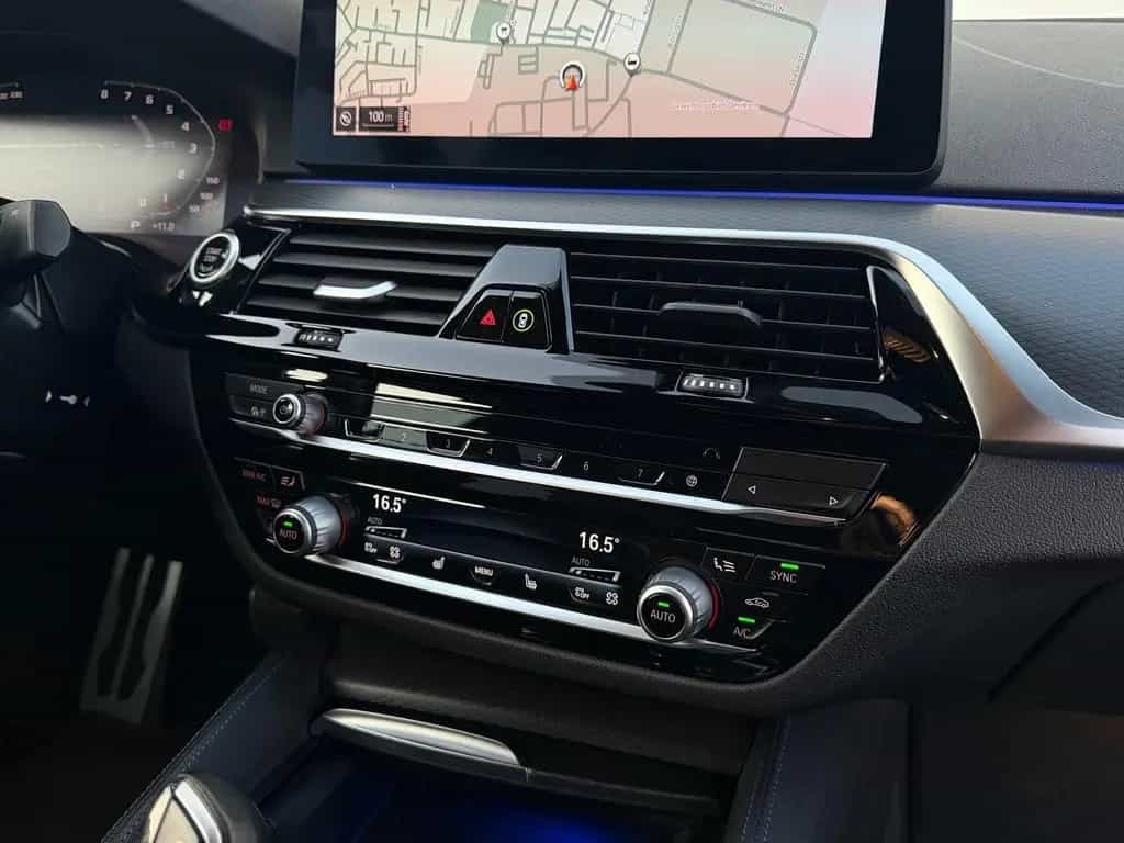 BMW 5 Series 520 M Sport/HUD/Standheizug/HarmanKardon° 02/2022-photo-15