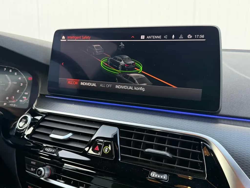 BMW 5 Series 520 M Sport/HUD/Standheizug/HarmanKardon° 02/2022-photo-17