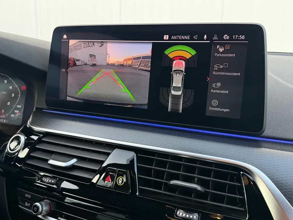 BMW 5 Series 520 M Sport/HUD/Standheizug/HarmanKardon° 02/2022-photo-18