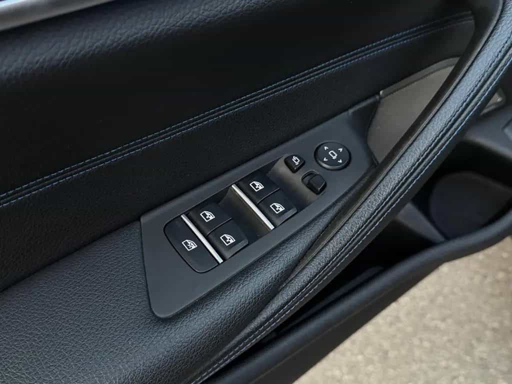 BMW 5 Series 520 M Sport/HUD/Standheizug/HarmanKardon° 02/2022-photo-23