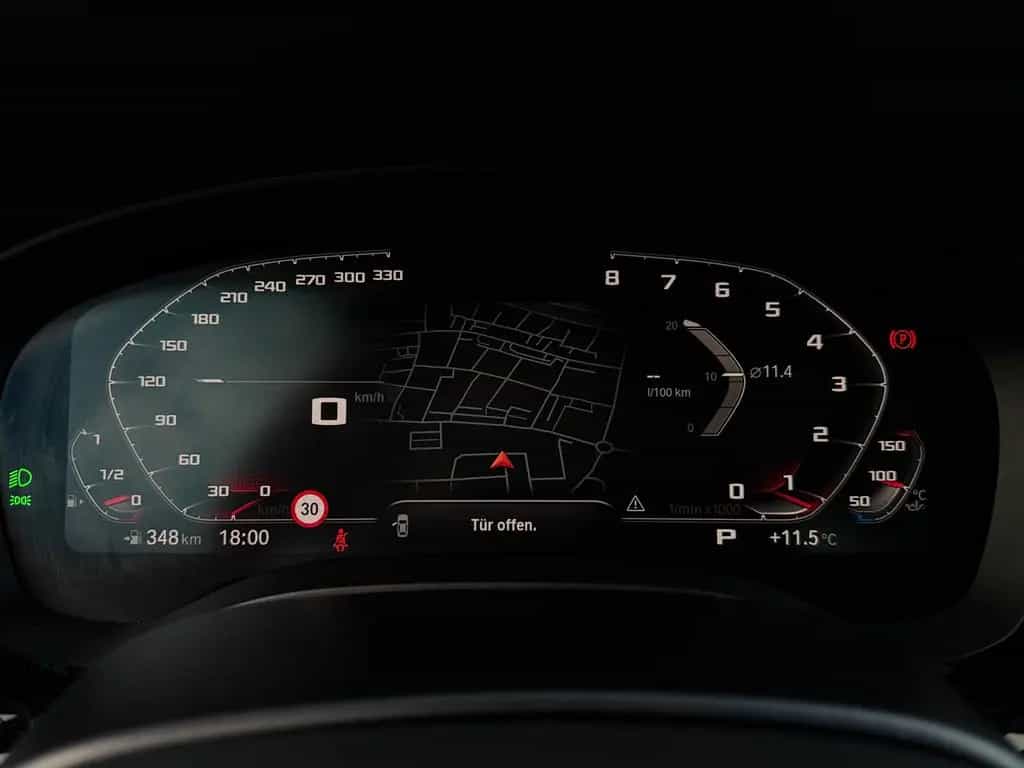 BMW 5 Series 520 M Sport/HUD/Standheizug/HarmanKardon° 02/2022-photo-26