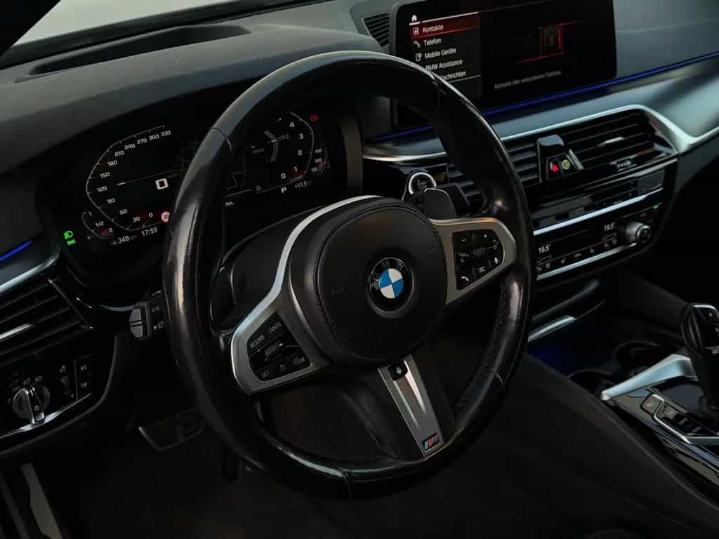 BMW 5 Series 520 M Sport/HUD/Standheizug/HarmanKardon° 02/2022-photo-28