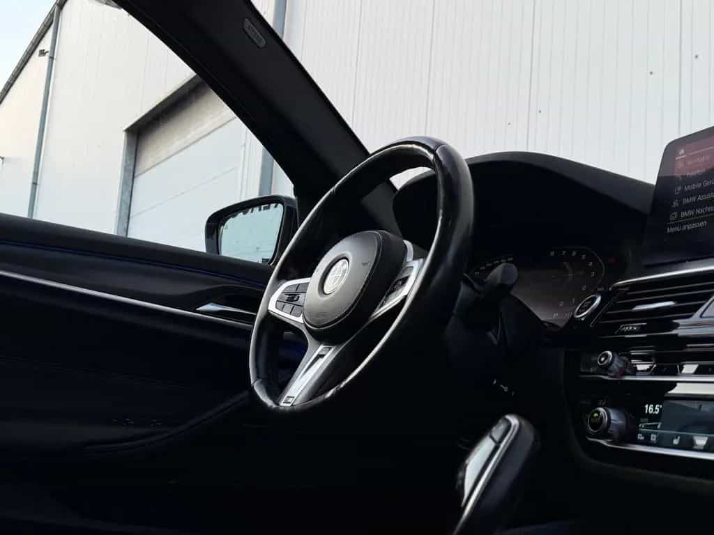 BMW 5 Series 520 M Sport/HUD/Standheizug/HarmanKardon° 02/2022-photo-29