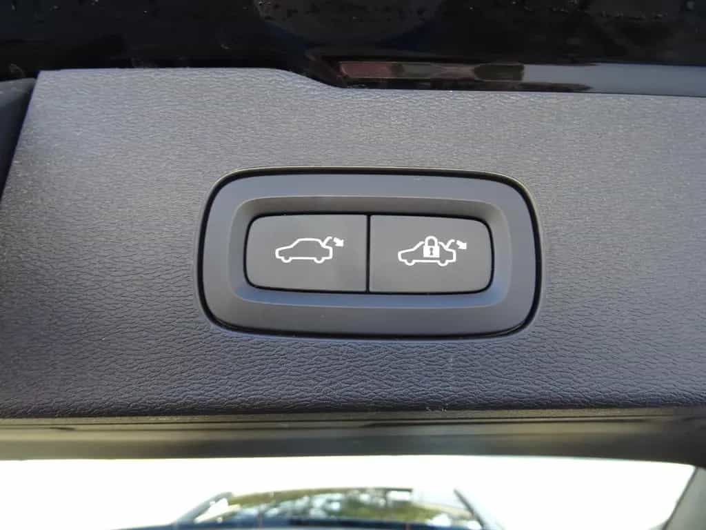 Volvo V60 Kombi Core 1.Hand Scheckheft 10/2022-photo-17