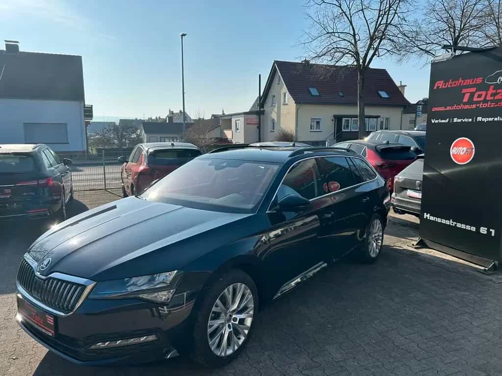 Skoda Superb Combi Ambition *NAVI*SHZ*AHK*Virtual* 12/2022-photo-0