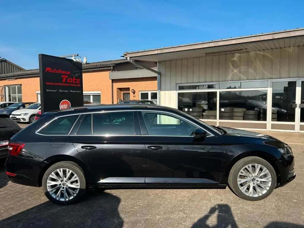 Skoda Superb Combi Ambition *NAVI*SHZ*AHK*Virtual* 12/2022-photo-2