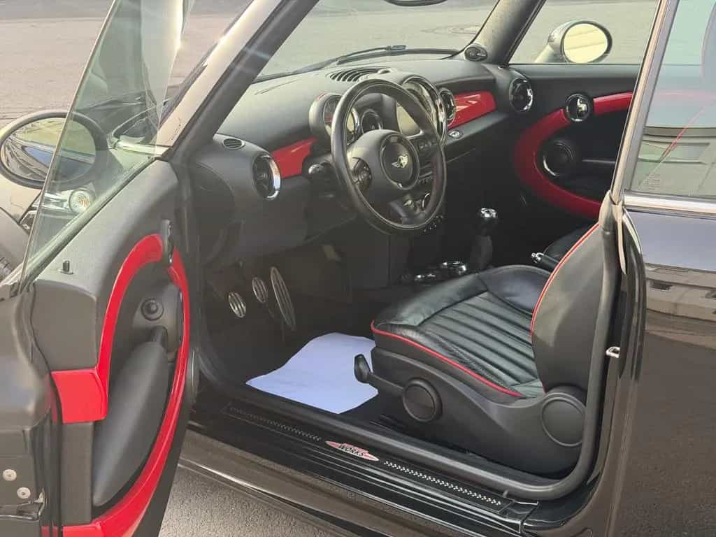 MINI Cabrio John Cooper Works 05/2013-photo-11
