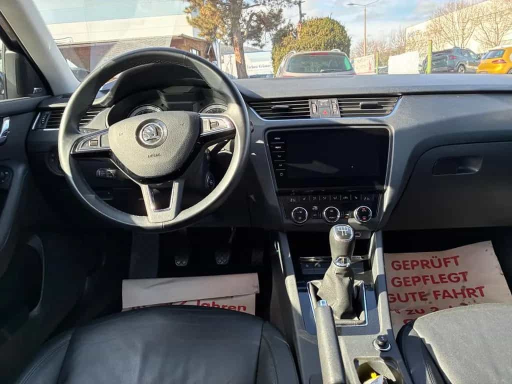 Skoda Octavia Combi Premium Edition 11/2019-photo-8