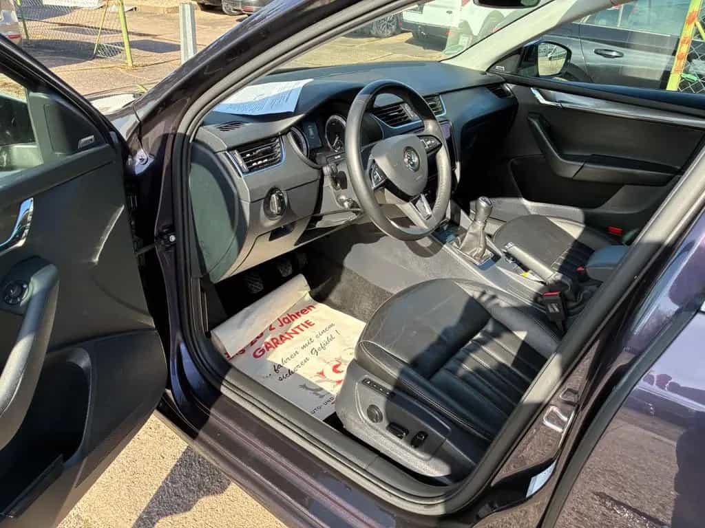 Skoda Octavia Combi Premium Edition 11/2019-photo-9