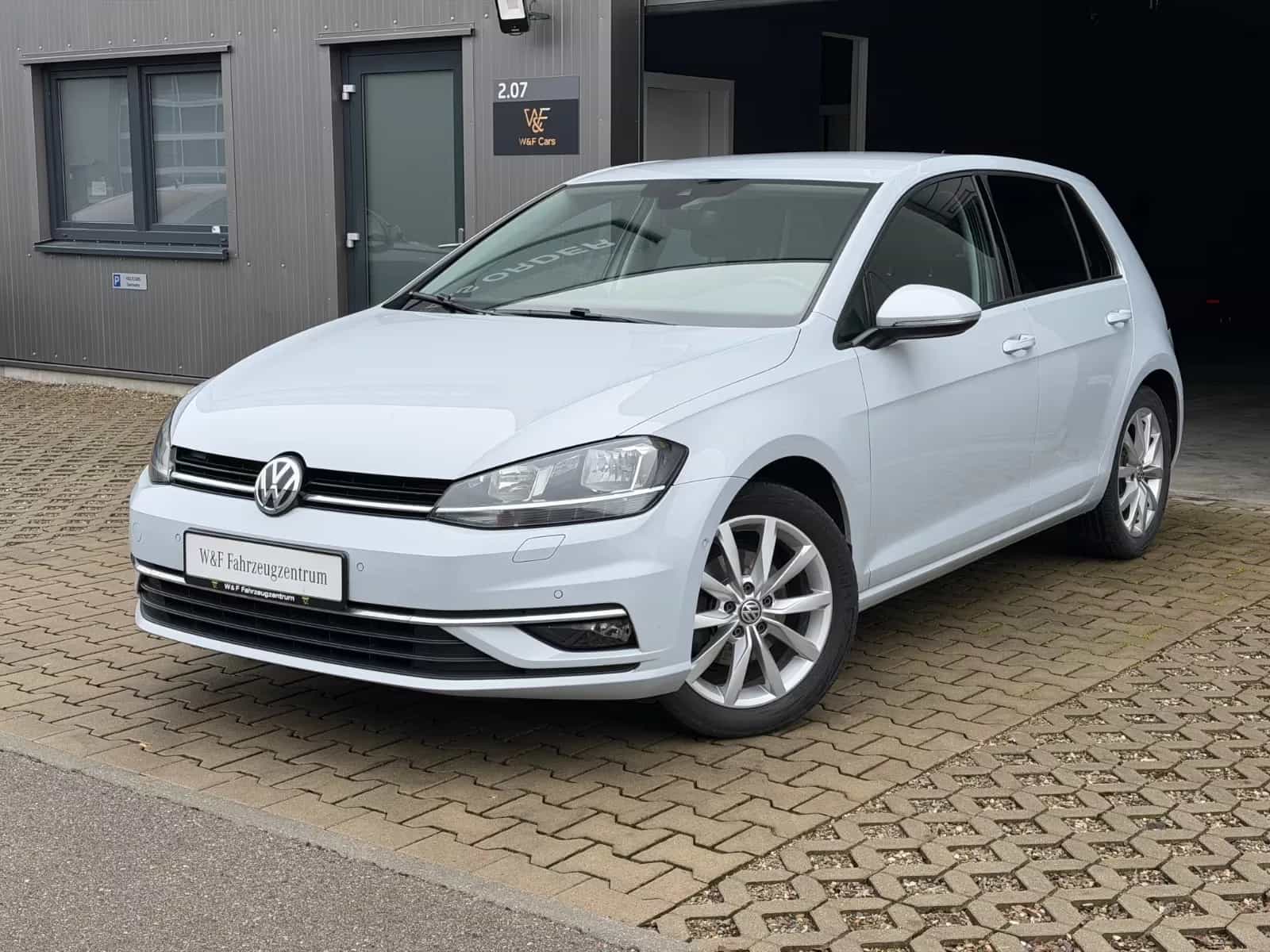 Volkswagen Golf 05/2017-photo-0