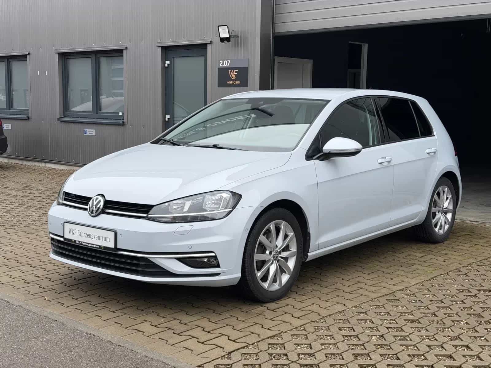 Volkswagen Golf 05/2017-photo-1