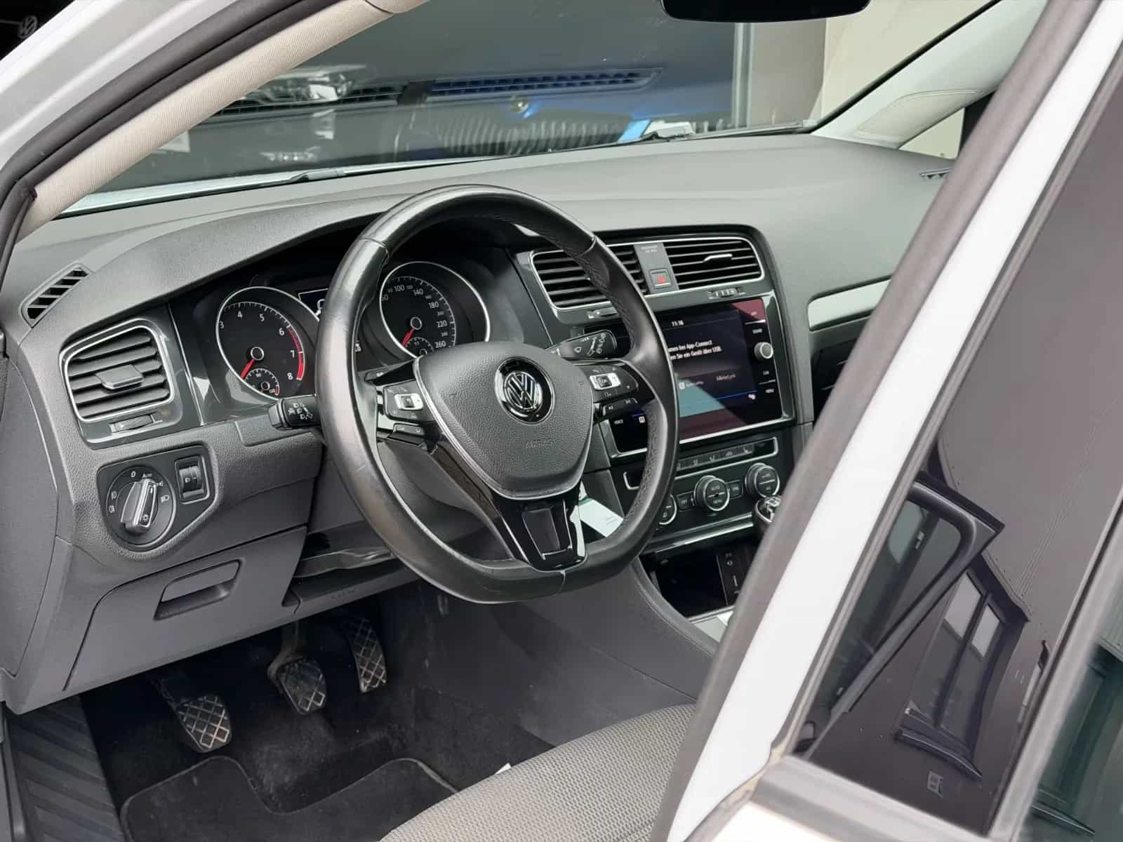 Volkswagen Golf 05/2017-photo-10