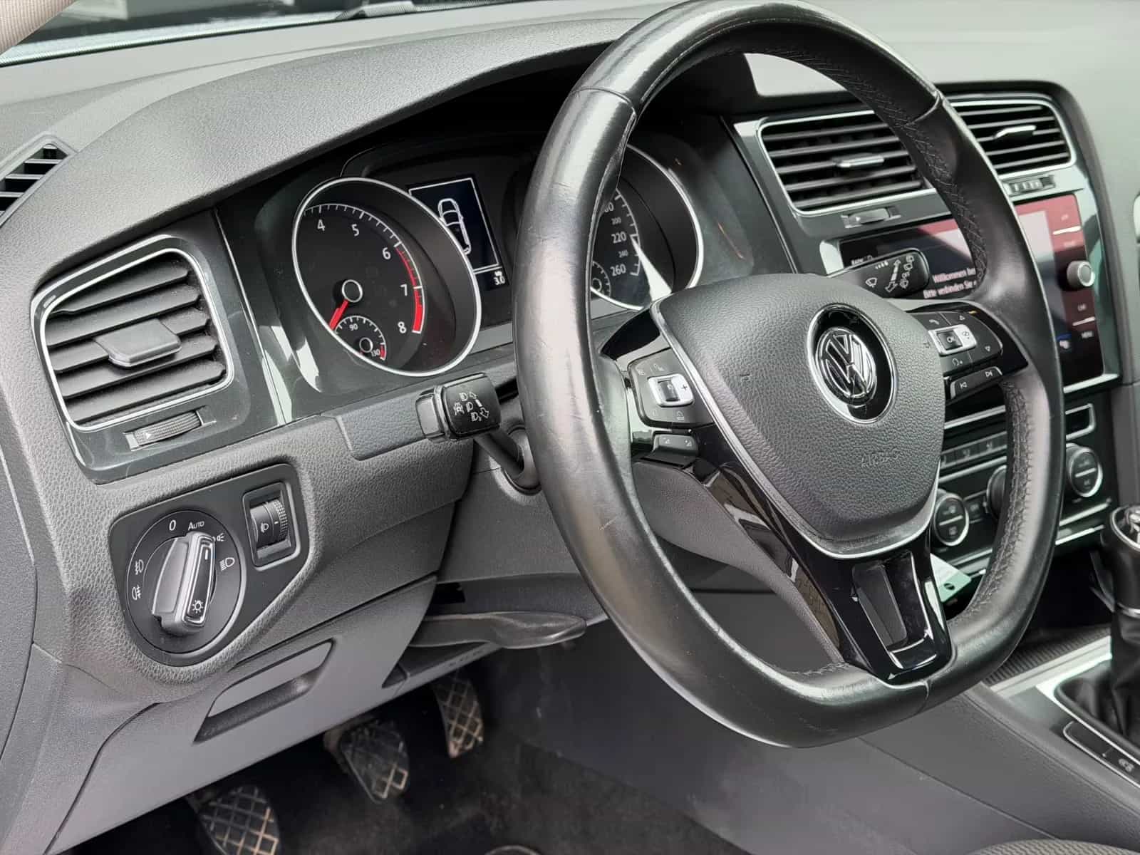 Volkswagen Golf 05/2017-photo-11