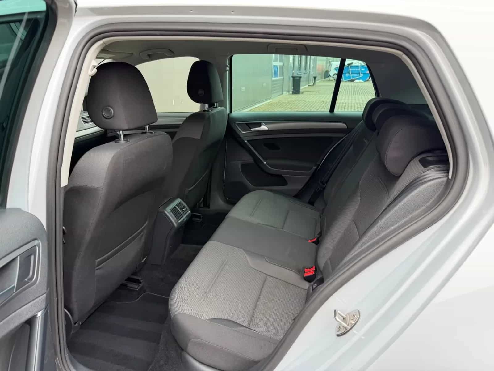 Volkswagen Golf 05/2017-photo-15