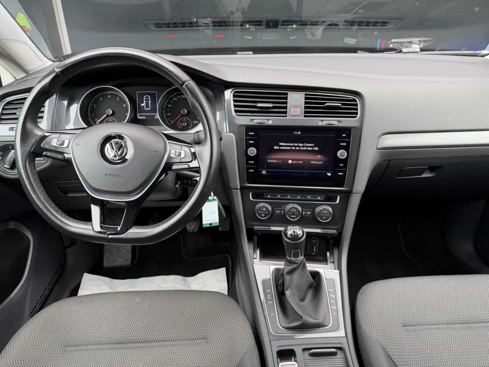 Volkswagen Golf 05/2017-photo-17