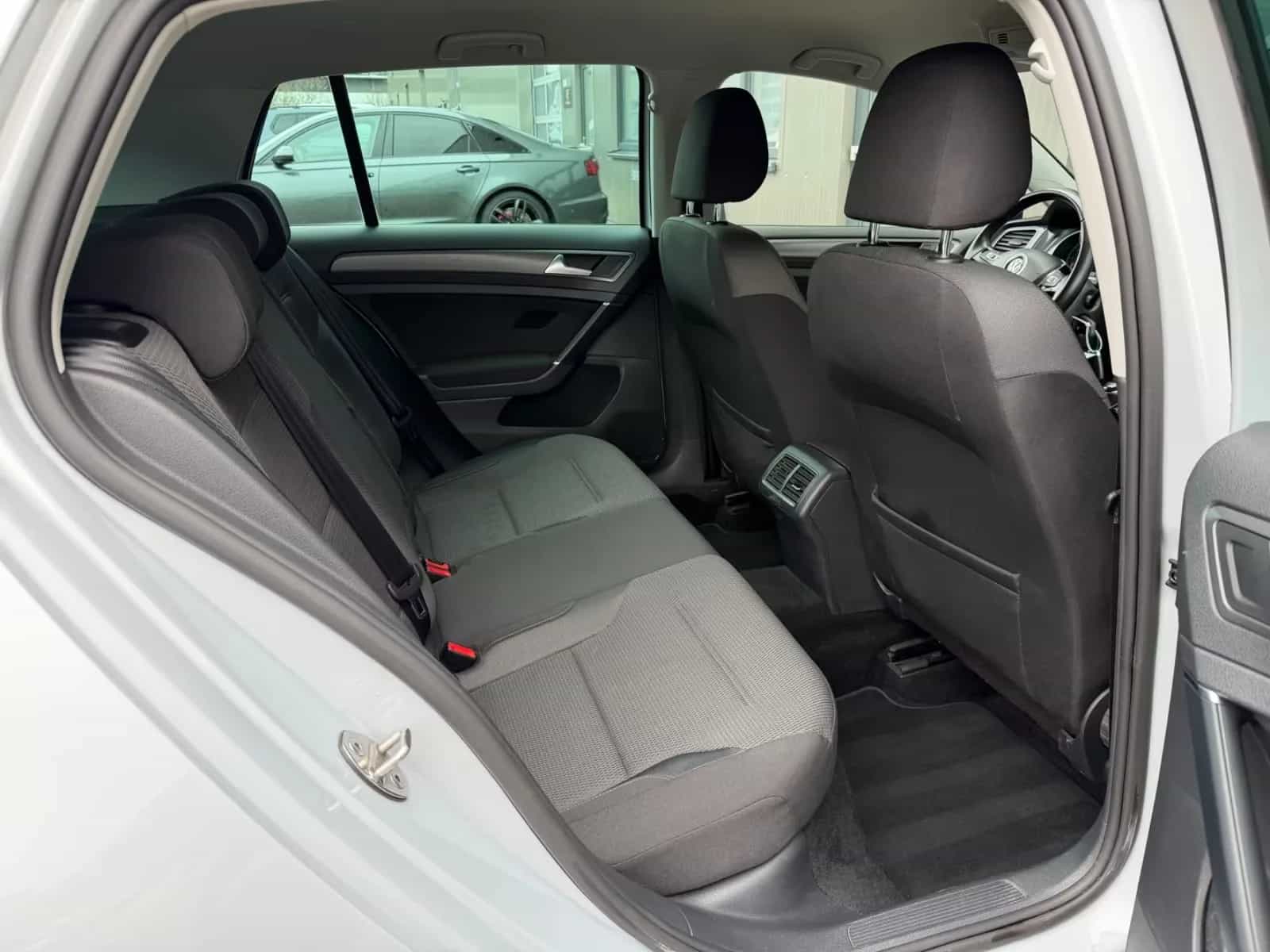 Volkswagen Golf 05/2017-photo-19