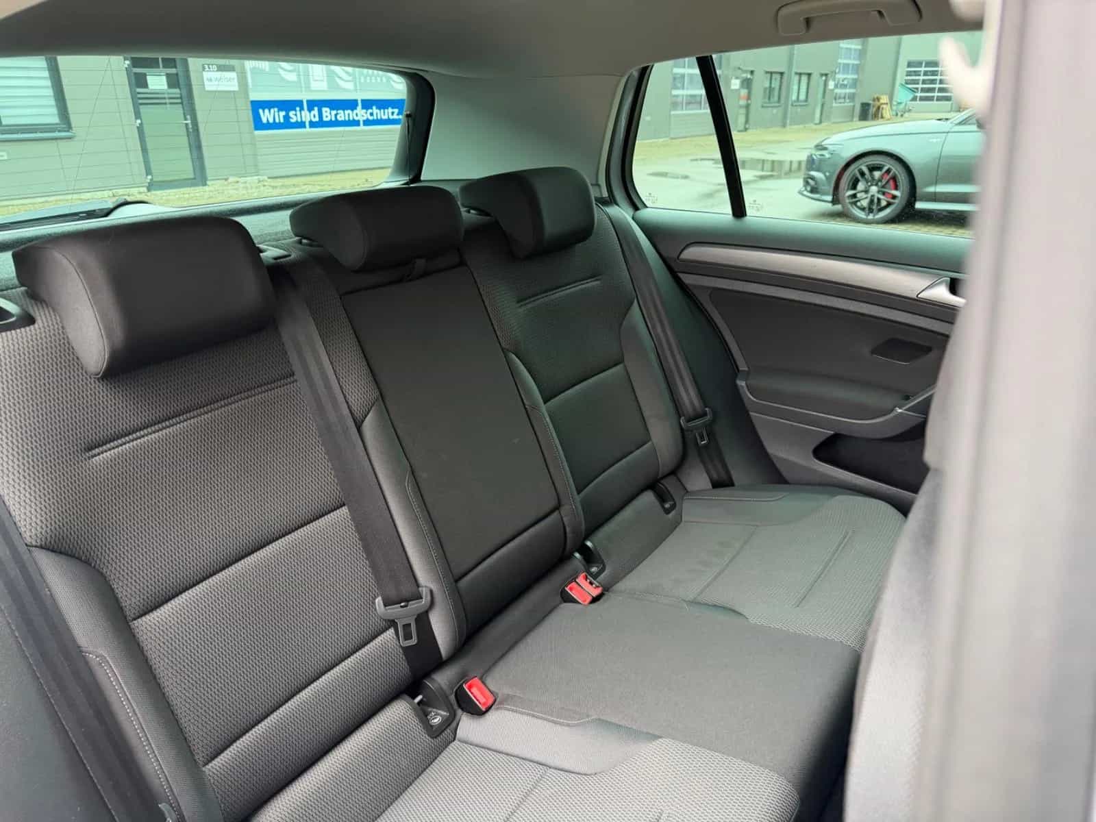 Volkswagen Golf 05/2017-photo-20