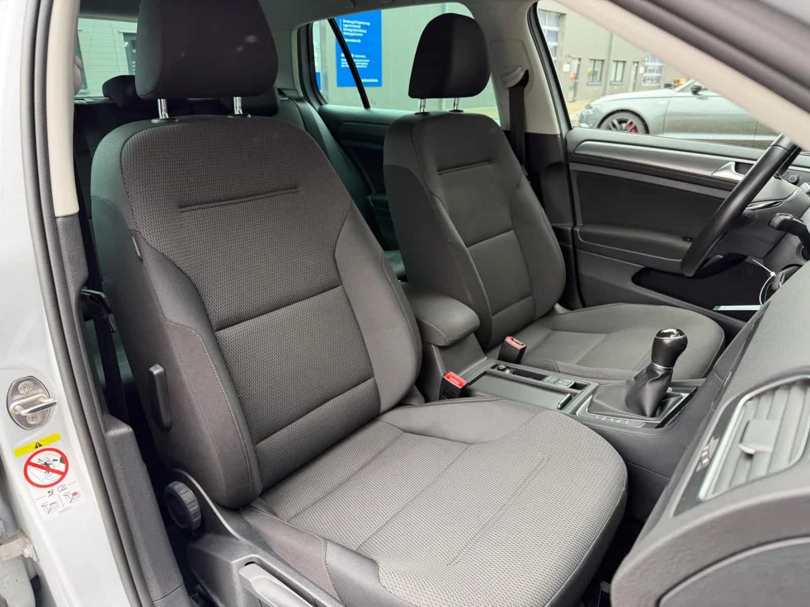 Volkswagen Golf 05/2017-photo-22