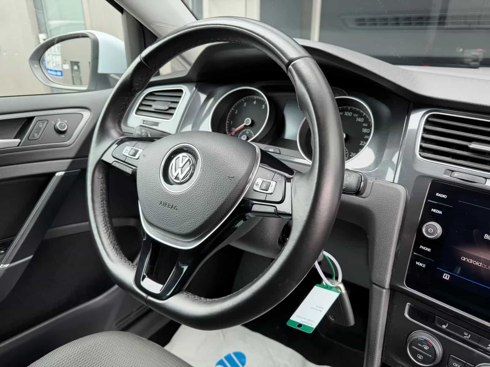 Volkswagen Golf 05/2017-photo-24