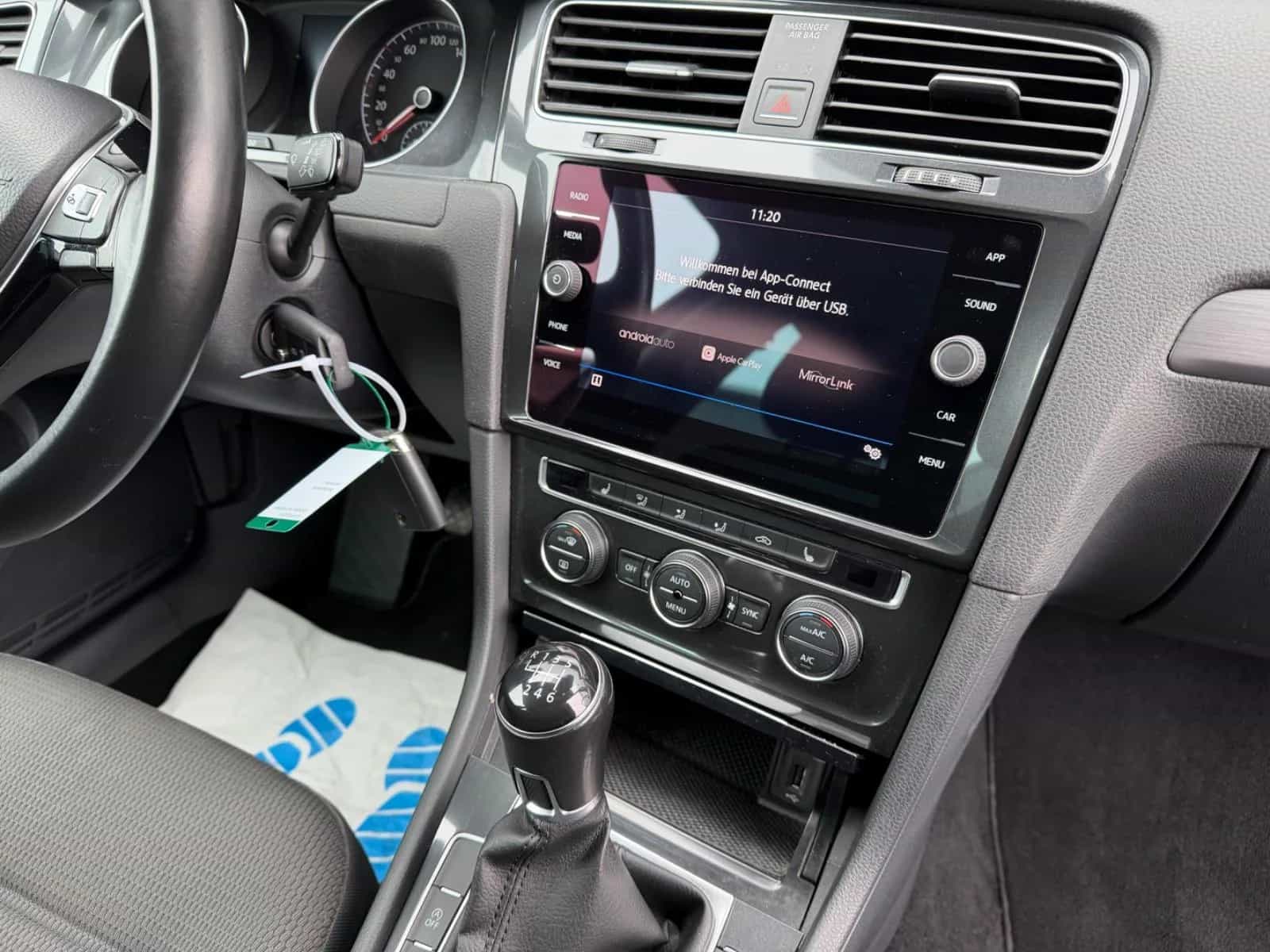 Volkswagen Golf 05/2017-photo-25
