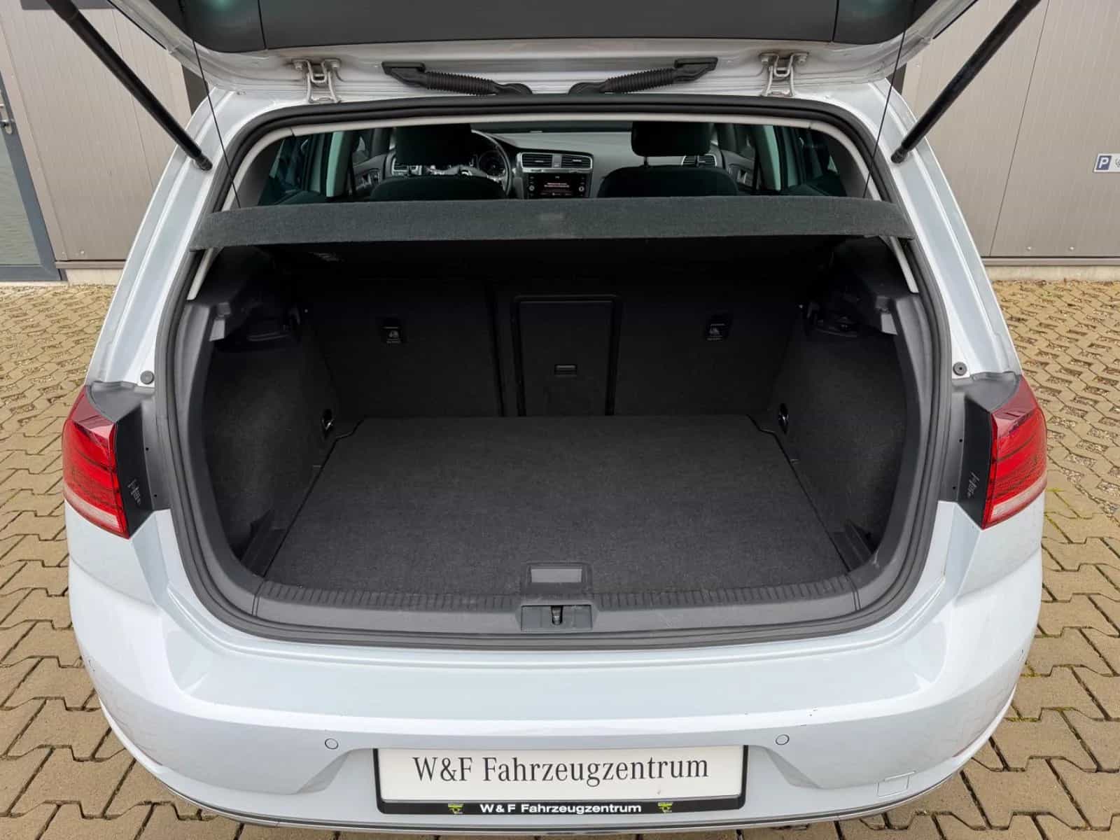 Volkswagen Golf 05/2017-photo-28