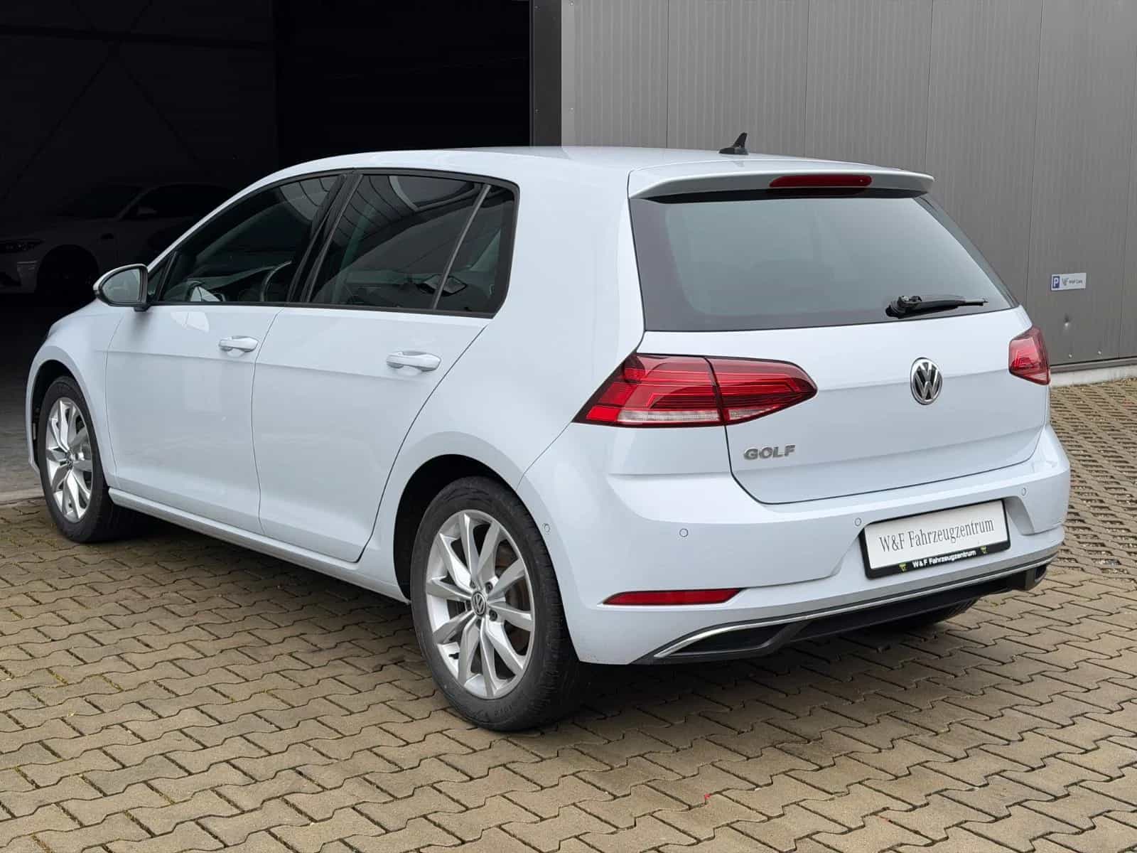 Volkswagen Golf 05/2017-photo-5