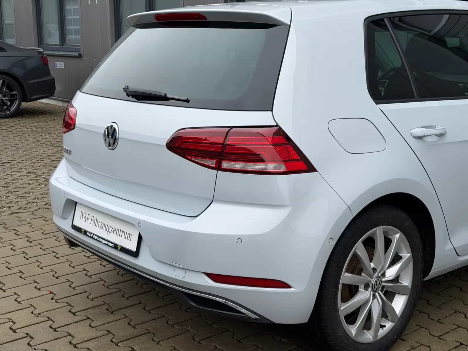 Volkswagen Golf 05/2017-photo-8