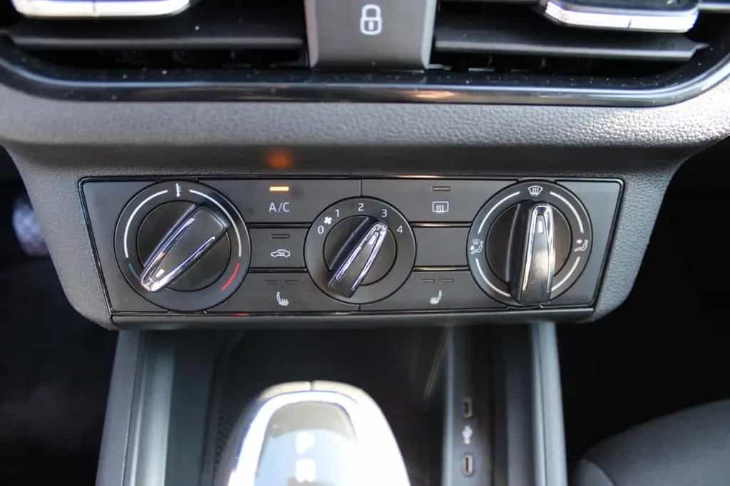 Skoda Kamiq 1.0 TSI Active*1.Hand*DSG*SHZ*Klima* 01/2022-photo-13