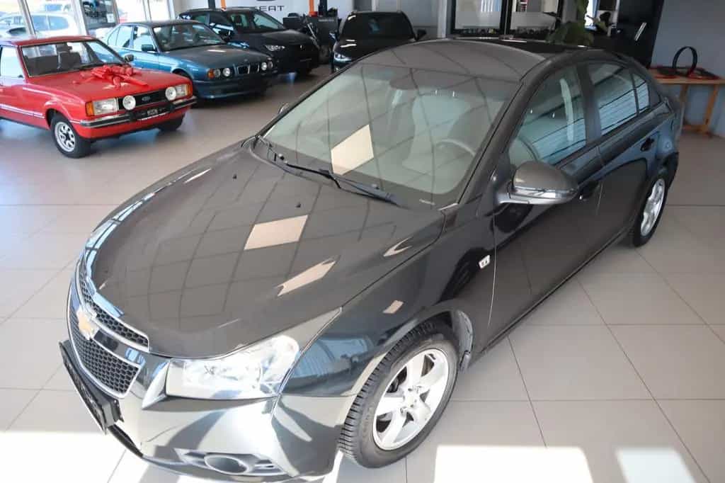 Chevrolet Cruze LS 03/2011-photo-1
