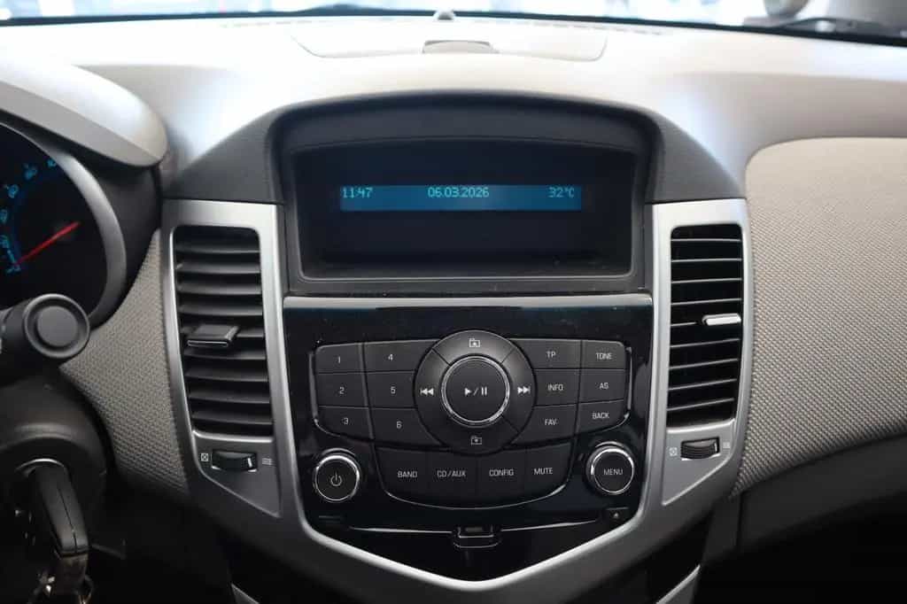 Chevrolet Cruze LS 03/2011-photo-23