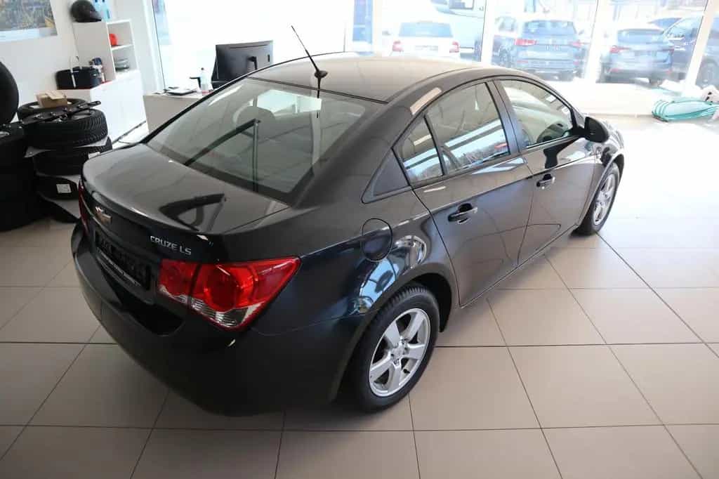Chevrolet Cruze LS 03/2011-photo-5