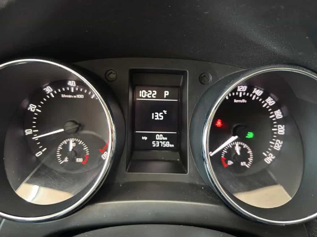 Skoda Yeti 1.2 TSI Autom*Klima*Sitzheiz*PDC*1.Hand 04/2017-photo-13