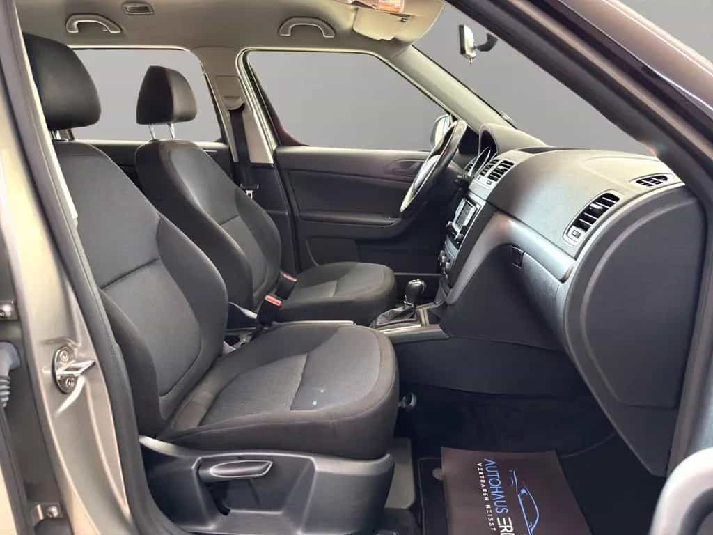Skoda Yeti 1.2 TSI Autom*Klima*Sitzheiz*PDC*1.Hand 04/2017-photo-14