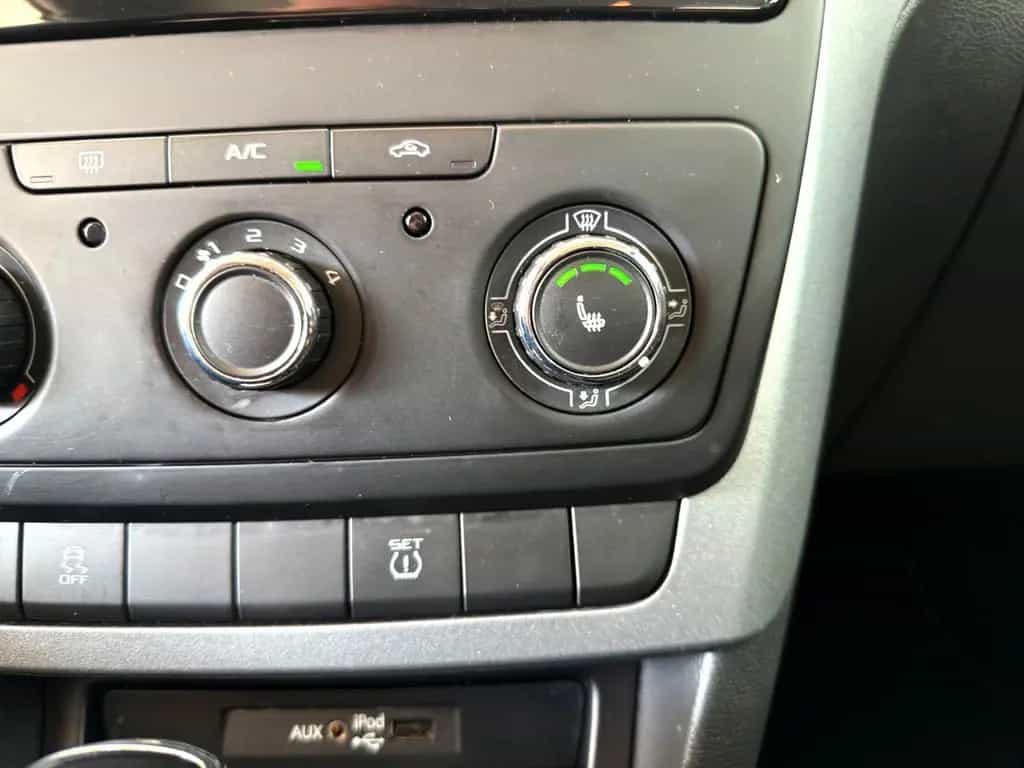Skoda Yeti 1.2 TSI Autom*Klima*Sitzheiz*PDC*1.Hand 04/2017-photo-20