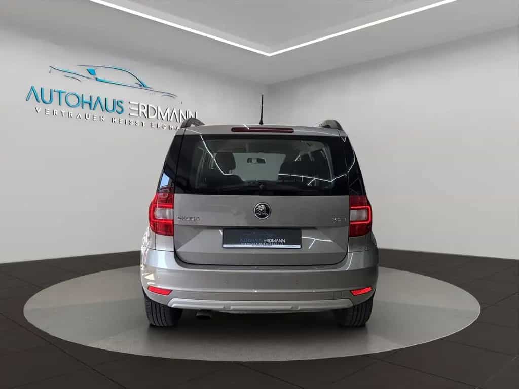 Skoda Yeti 1.2 TSI Autom*Klima*Sitzheiz*PDC*1.Hand 04/2017-photo-6