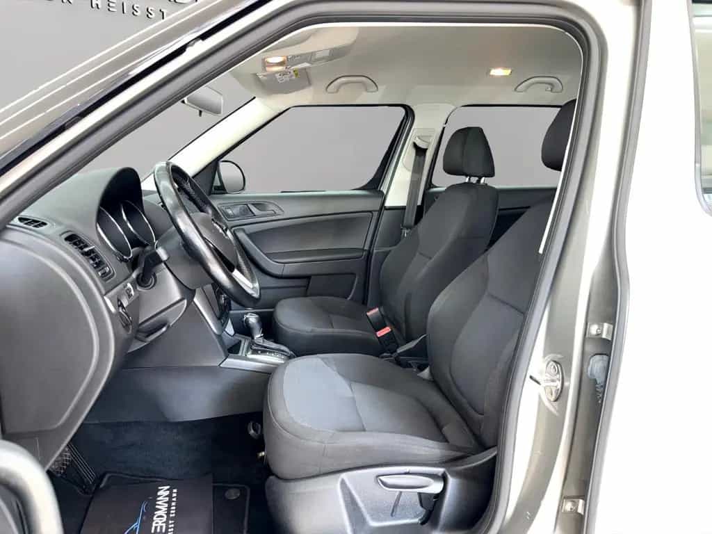 Skoda Yeti 1.2 TSI Autom*Klima*Sitzheiz*PDC*1.Hand 04/2017-photo-8