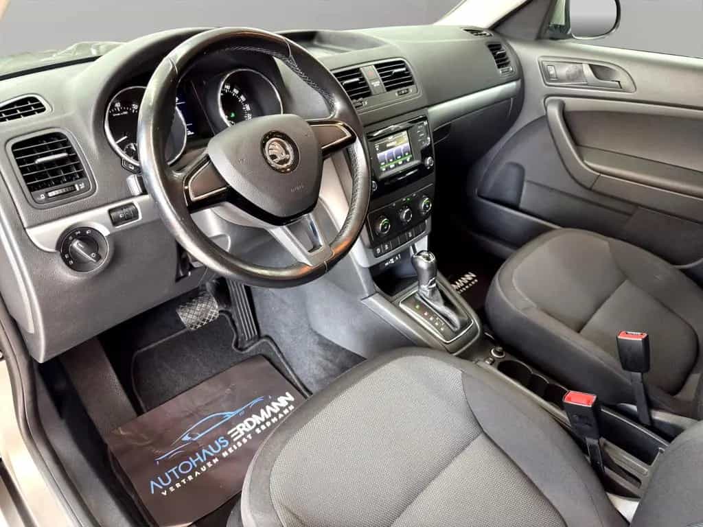 Skoda Yeti 1.2 TSI Autom*Klima*Sitzheiz*PDC*1.Hand 04/2017-photo-9