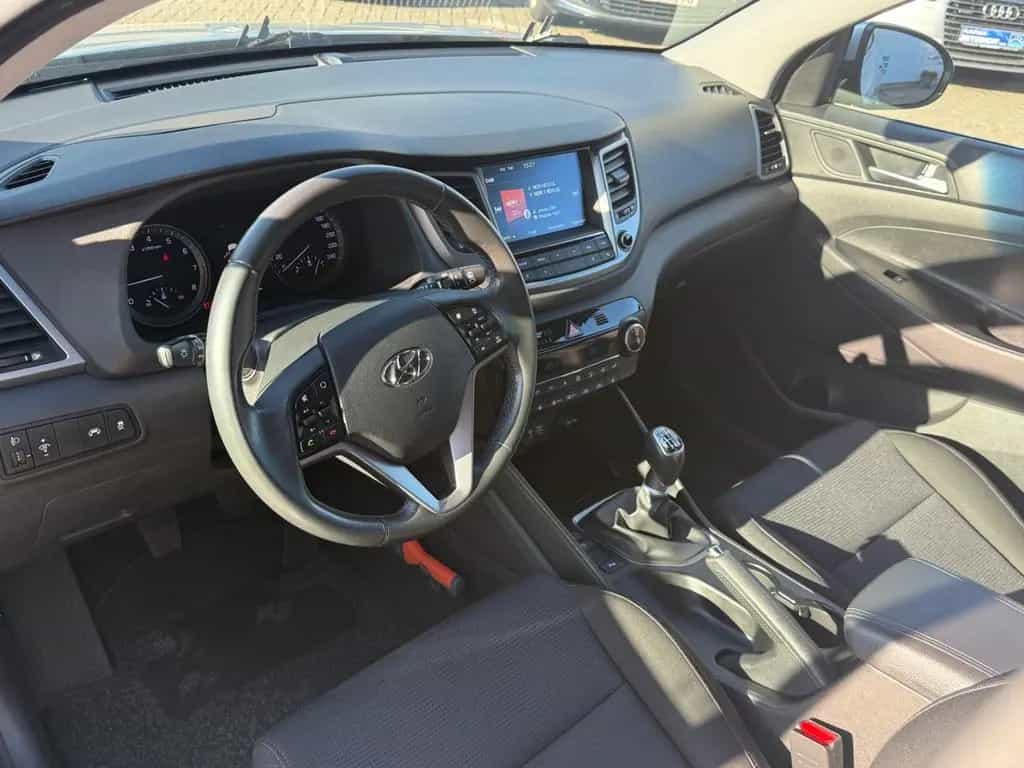 Hyundai TUCSON 1.6 Trend 2WD 10/2017-photo-12
