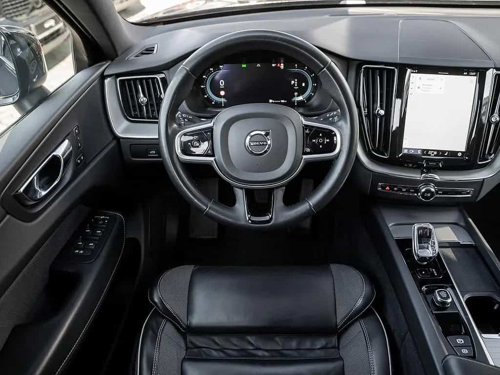 Volvo XC60 B4 Plus Dark 10/2022-photo-10