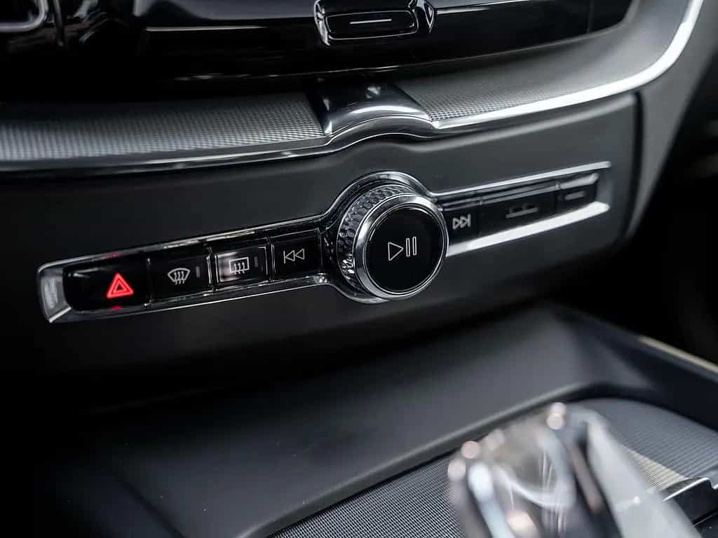Volvo XC60 B4 Plus Dark 10/2022-photo-16